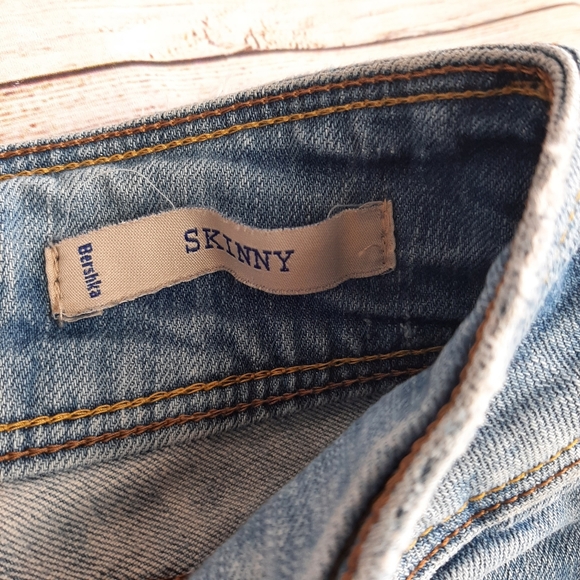 Bershka skinny Cut off Jean shorts medium wash 26 / 4 - Picture 4 of 7